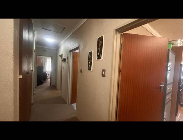 3 BEDROOM HOUSE FOR SALE IN KOSMOSPARK